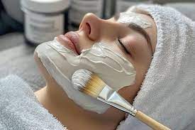 درمان منافذ باز پوست در کلینیک پرمیوم رشت