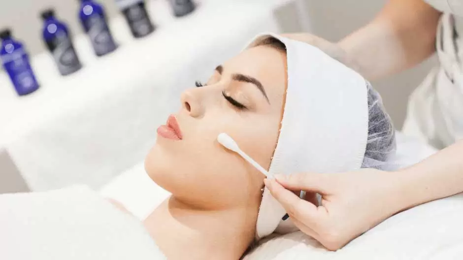 جوانسازی پوست با میکرونیدلینگ در رشت